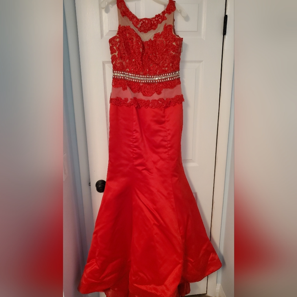 Red Sherri hill special occasion dress